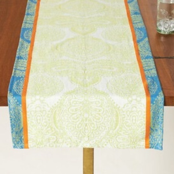 NWT Anthropologie Nifty Jacquard Table Runner - Picture 1 of 3